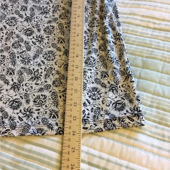 Neu Options Black and white print top size large. 5% spandex = stretchy. - Picture 4 of 5